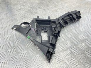 Кронштейн заднього бампера 31323764 Volvo XC60