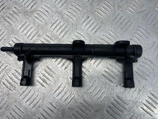 Топливная рампа правая 06E133682C Audi A6 Audi A6, Audi A7, Audi Q7