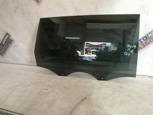 Скло дверей Audi Q7