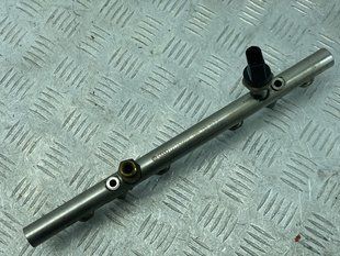 Топливная рампа 06H133317C Audi A4