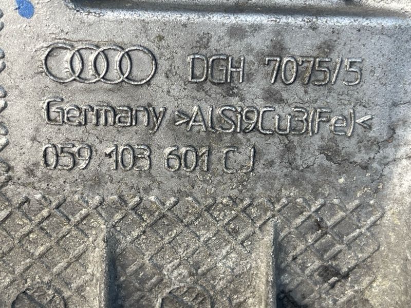 Поддон двигателя масляный верх 059103601CJ Audi A7