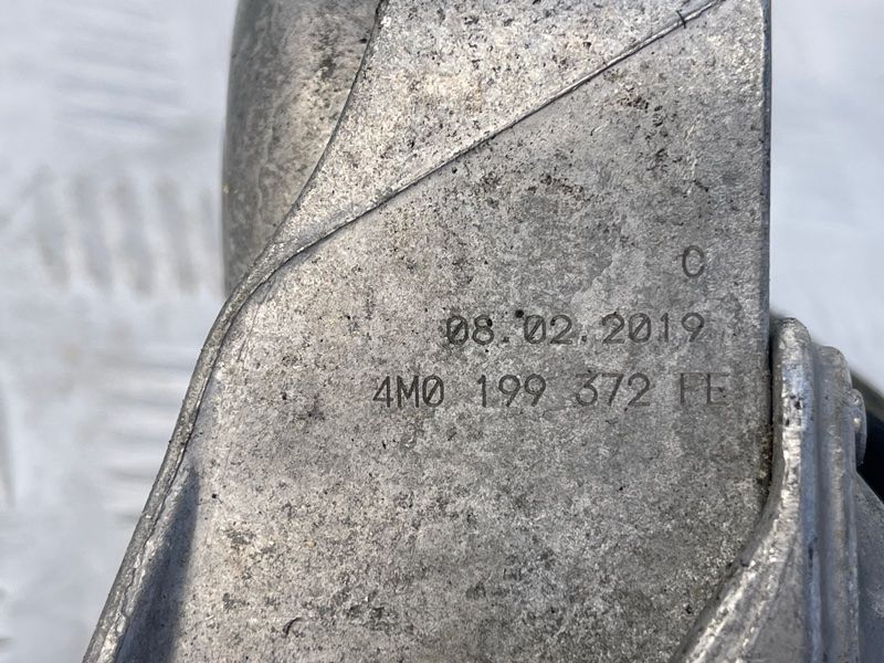 Опора / подушка двигуна 4M0199372FE Audi Q7