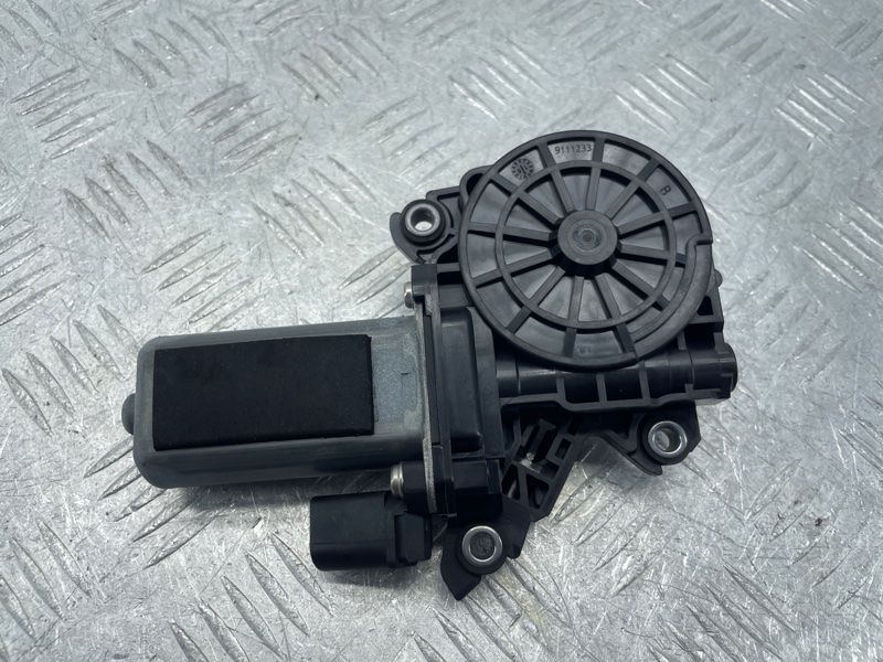 Привідний блок дверей правий 4F0837060 Audi A8 Audi A6, Audi A7, Audi A8, Audi Q7, Audi RS7, Audi S6, Audi S7, Audi S8, Audi SQ7