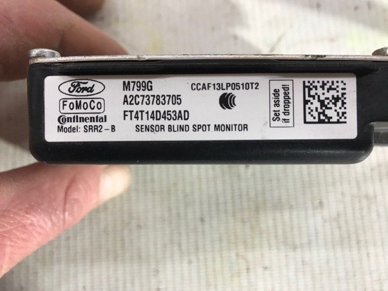 Датчик сліпої зони / блок керування асистента зміни смуги руху EM2Z14C689A Ford Edge