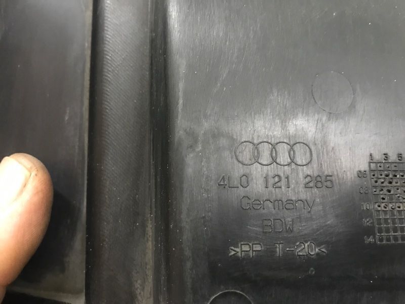 Воздуховод радиатора 4L0121285 Audi Q7