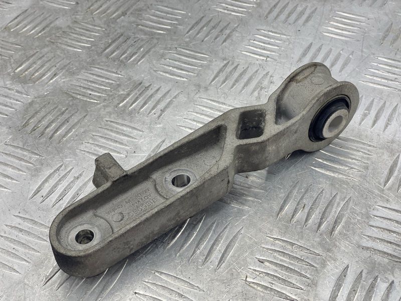 Кронштейн подушки двигателя 31359890 Volvo XC60