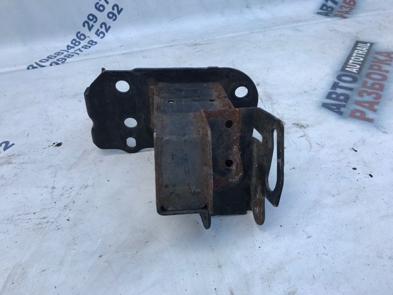Кріплення підсилювача бампера 4L0807133C Audi Q7