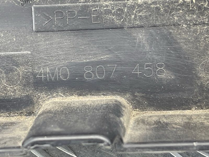 Направляющая заднего бампера 4M0807458 Audi Q7