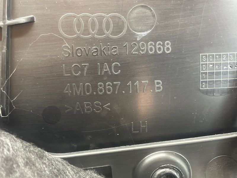 Обшивка дверей 4M0867117B Audi Q7