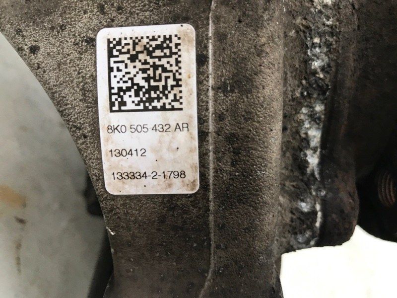 Поворотний кулак / цапфа з підшипником 8K0505432AR Audi A4 Allroad