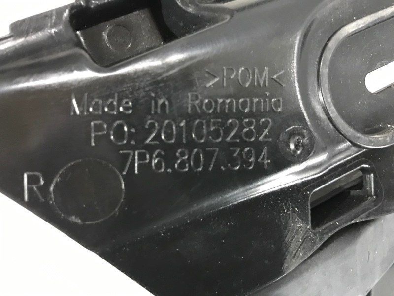 Направляюча заднього бампера 7P6807394A Volkswagen Touareg