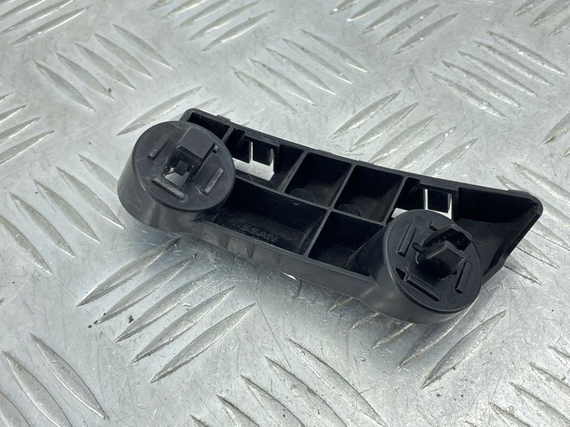 Кронштейн переднього бампера 620454GA0A Infiniti Q50