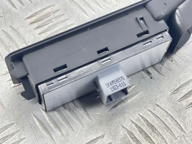 Блок кнопок склопідйомників дверей 1K4959857B Volkswagen CC