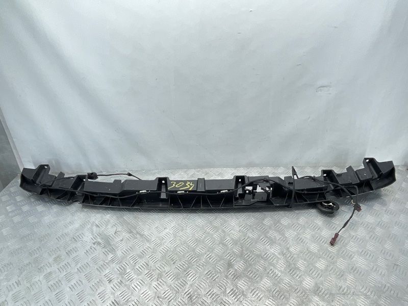 Направляющая заднего бампера 4M0807458 Audi Q7