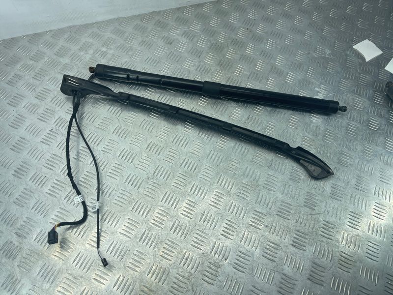 Привідний блок кришки багажника 7P6827851FIIT Volkswagen Touareg Volkswagen Touareg