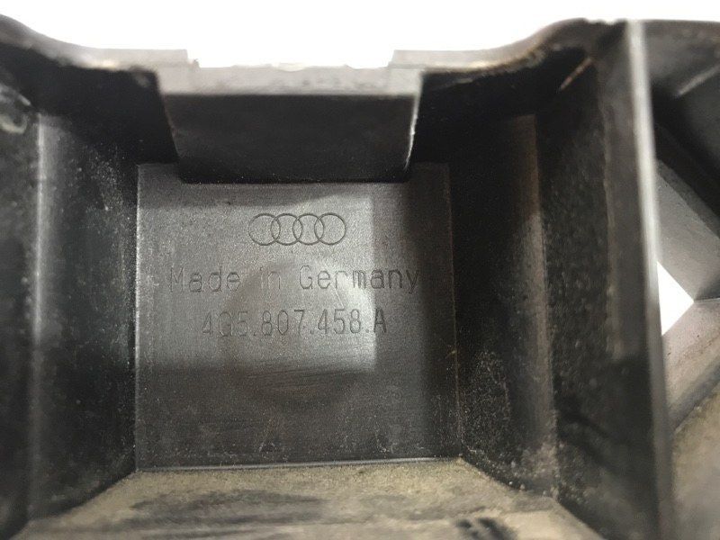 Направляюча заднього бампера 4G5807458A Audi A6