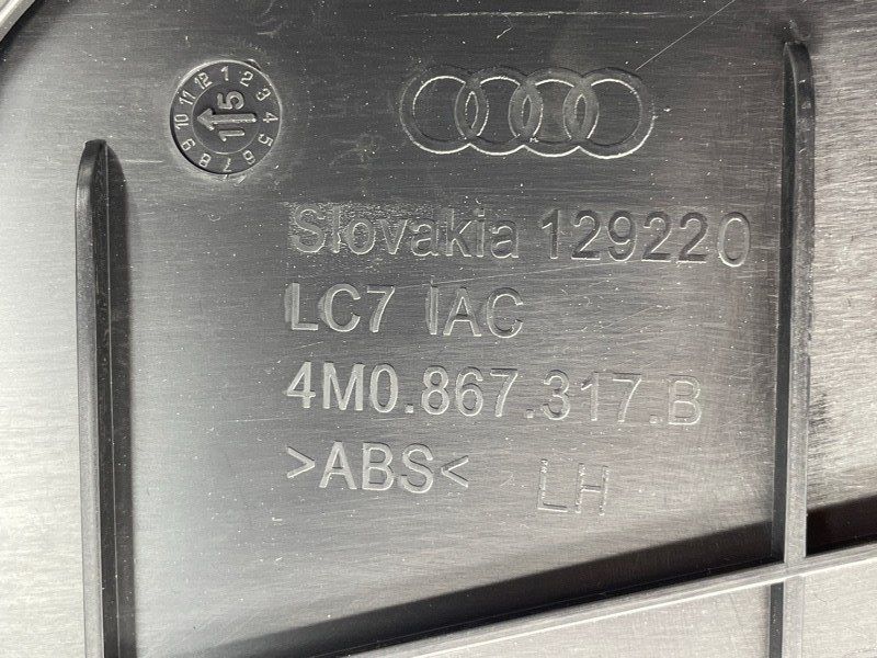 Обшивка дверей 4M0867303ABJ0M Audi Q7