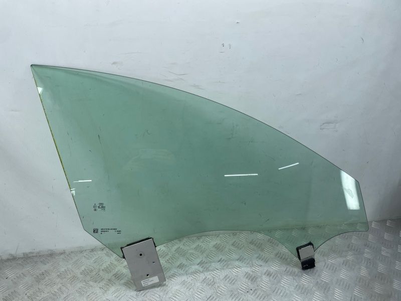 Бічне скло дверей (багатошарове) 4G8845822D Audi A7