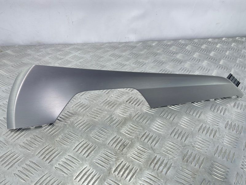 Накладка двери 4K5867409 Audi A6