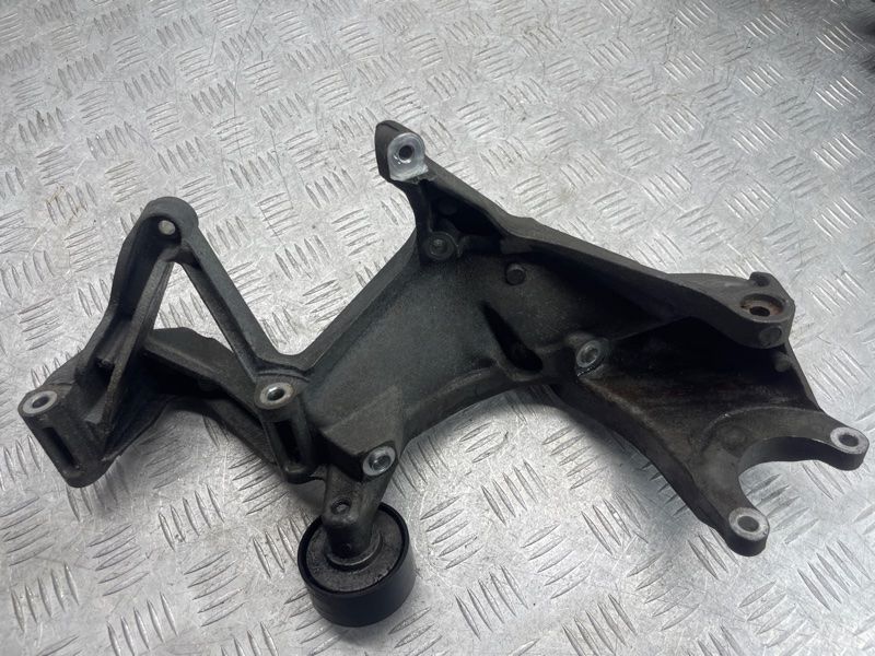Кронштейн генератора 03H260087F Volkswagen Touareg Volkswagen Touareg