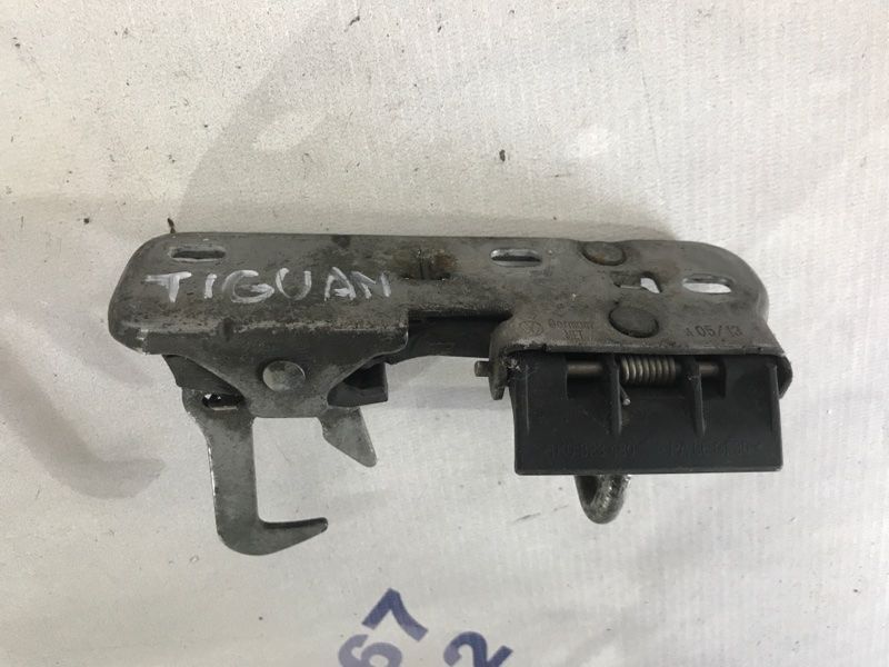 Скоба замка капоту 1K0823480 Volkswagen Tiguan