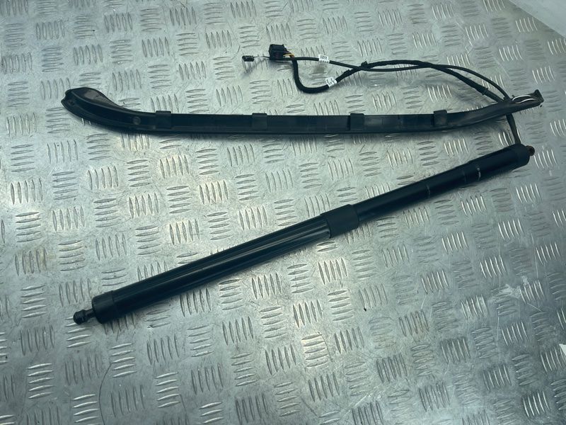 Привідний блок кришки багажника 7P6827851FIIT Volkswagen Touareg Volkswagen Touareg