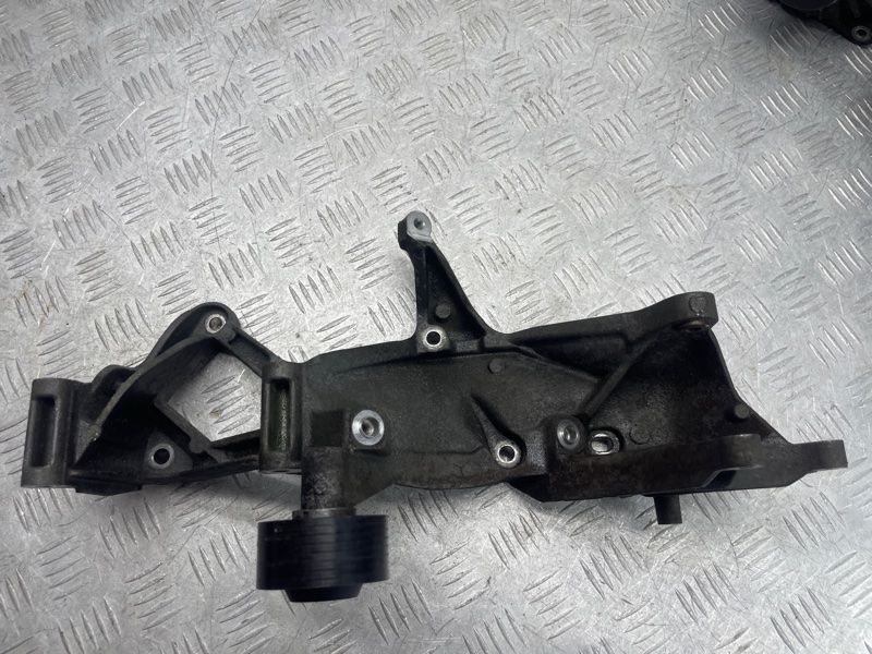 Кронштейн генератора 03H260087F Volkswagen Touareg Volkswagen Touareg