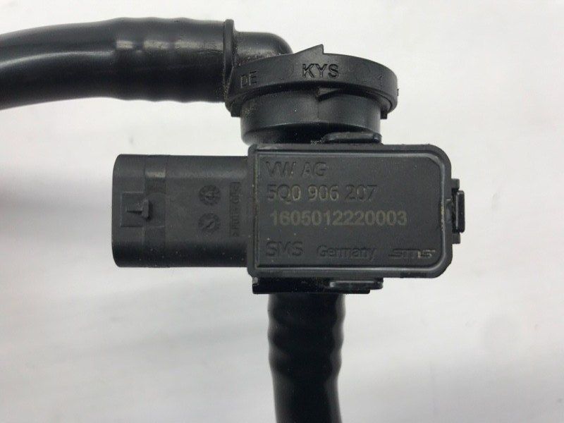 Трубка вакуумная с обратным клапаном 4G1611931F Audi A6