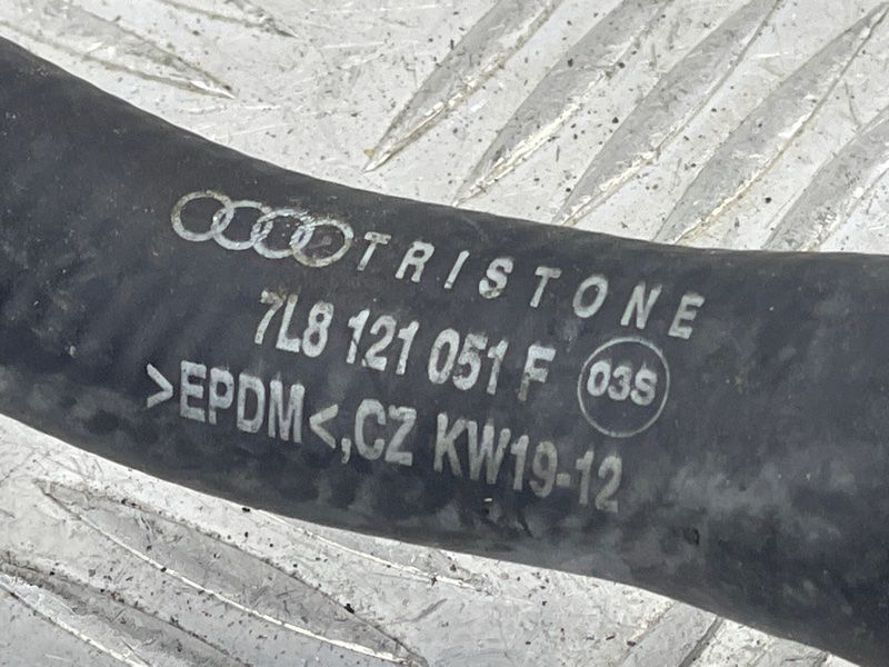 Шланг системи охолодження 7L8121051F Audi Q7