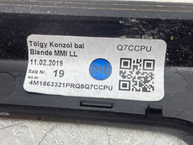 Декоративна накладка центральної консолі 4M1863321PRQ8 Audi Q7
