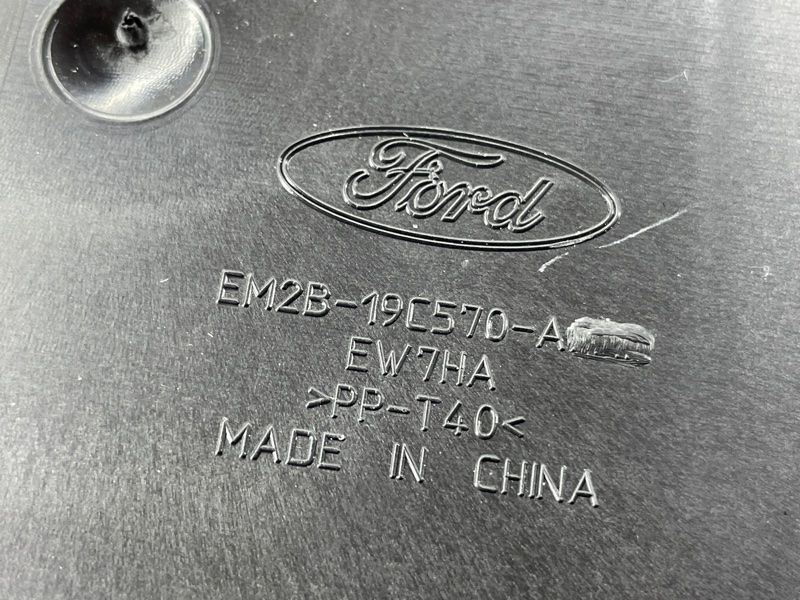 Дефлектор повітропроводу EM2B19C570A Ford Edge