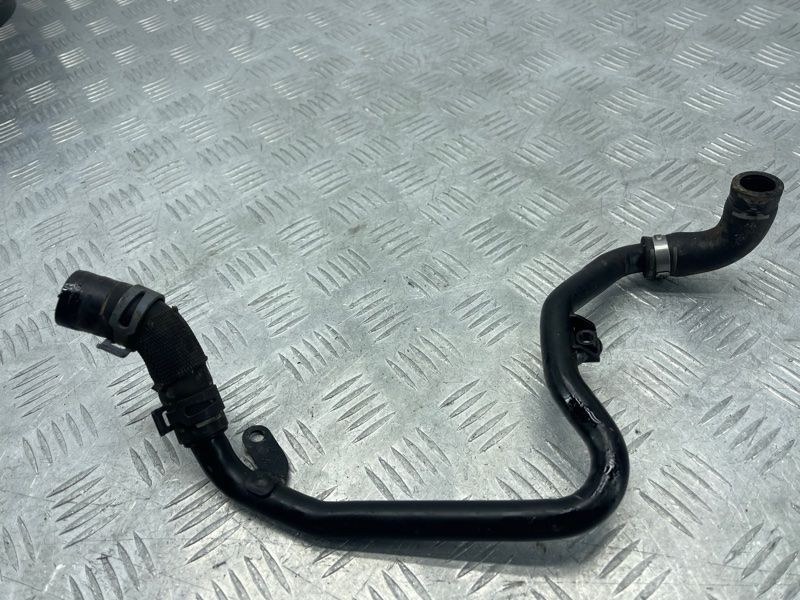 Патрубок 059121064E Audi Q3
