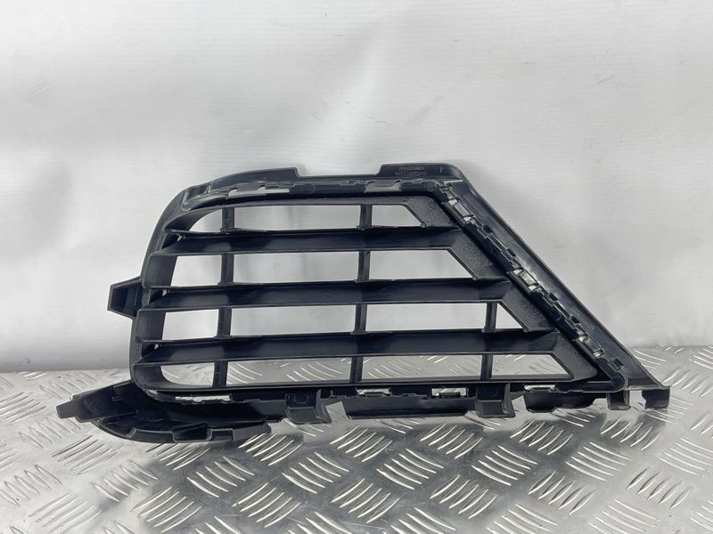 Решітка бампера 7P6853666B9B9 Volkswagen Touareg