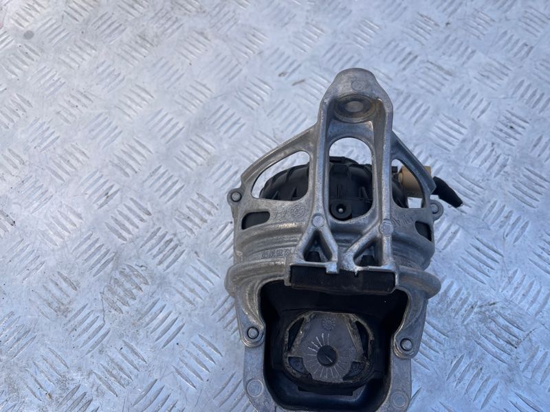 Опора / подушка двигуна 4M0199372FE Audi Q7