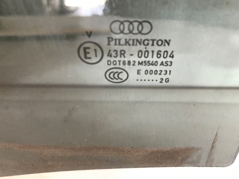 Стекло двери Audi Q7