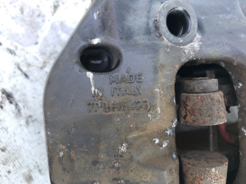 Суппорт тормозной 7P0615423 Volkswagen Touareg