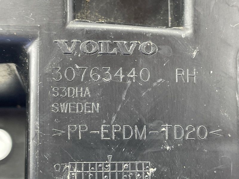 Кронштейн заднего бампера 30763440 Volvo XC60