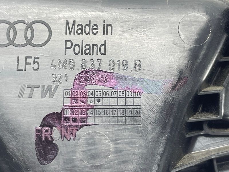 Ручка дверей внутрішня 4M0837019B Audi Q7