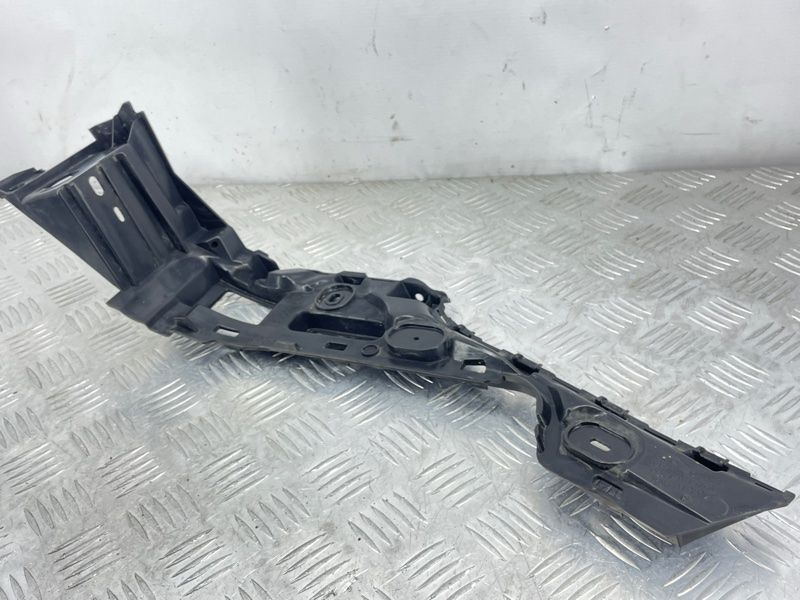Направляющая заднего бампера 7P6807393C Volkswagen Touareg