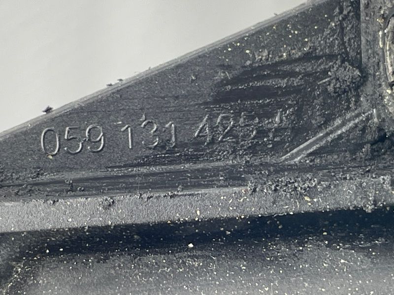 Кронштейн 059131425A Volkswagen Touareg