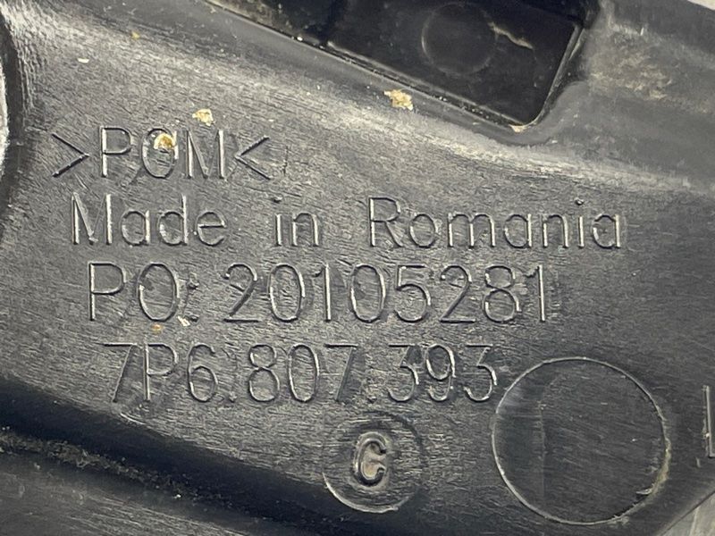 Направляющая заднего бампера 7P6807393C Volkswagen Touareg