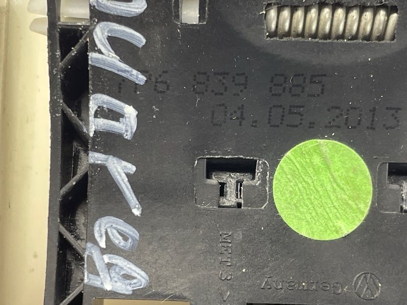 Кронштейн ручки 7P6839885 Volkswagen Touareg