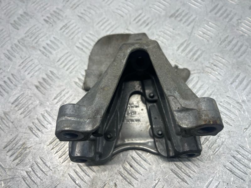 Опора / кронштейн двигуна 8K0199307BJ Audi A8