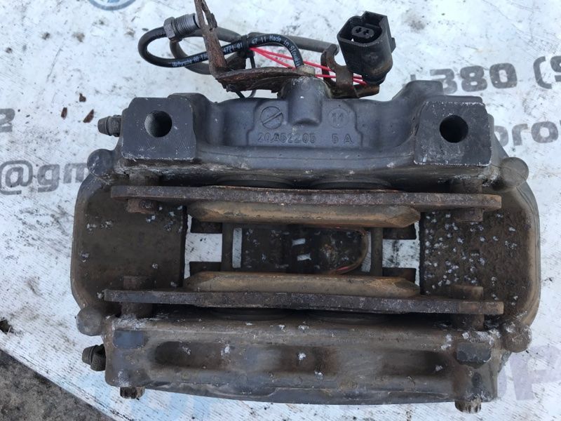 Суппорт тормозной 7P0615423 Volkswagen Touareg