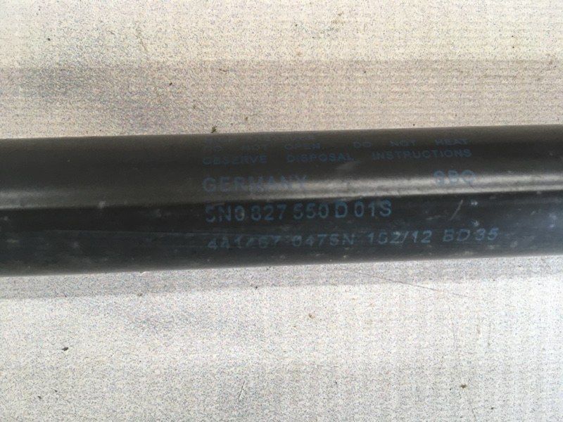 Стійка амортизатора 5N0827550D Volkswagen Tiguan