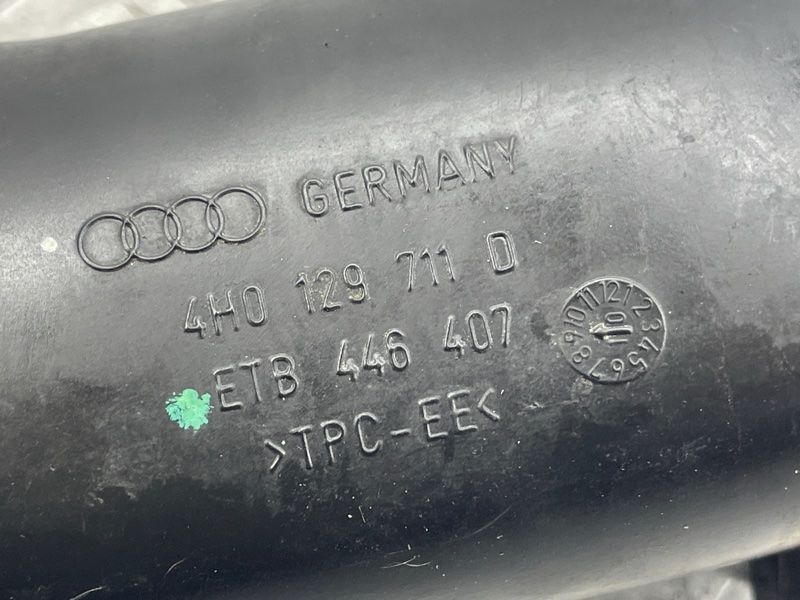 Патрубок воздушного фильтра 4H0129711D Audi A8