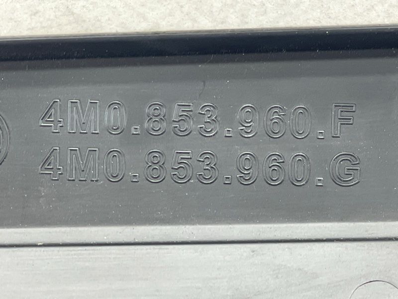 Накладка дверей 4M0853960G Audi Q7