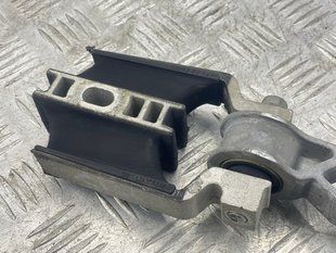 Опора двигателя левая 31330594 Volvo XC90 Volvo S60, Volvo S90, Volvo V60, Volvo V60 Cross Country, Volvo V90, Volvo V90 Cross Country, Volvo XC60, Volvo XC90