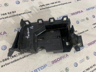 Кронштейн блока предохранителей DG9T14A301AC Ford Fusion