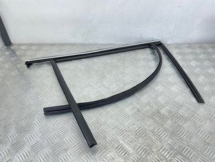 Направляюча скла дверей 32205574 Volvo XC90